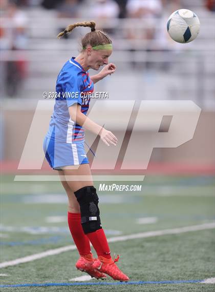 Thumbnail 2 in Westlake vs. Taft (UIL 6A Soccer Regional Finals) photogallery.