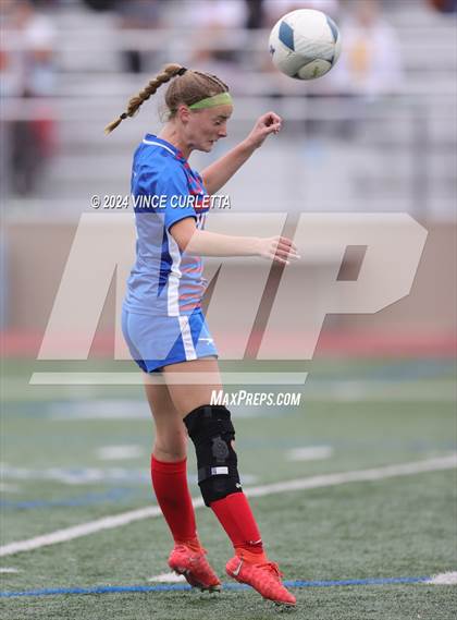 Thumbnail 1 in Westlake vs. Taft (UIL 6A Soccer Regional Finals) photogallery.