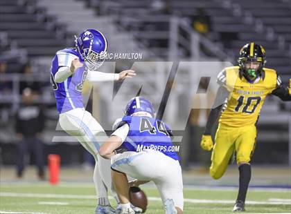Thumbnail 1 in King/Drew vs. Palisades (CIF LACS Division 1 Final) photogallery.