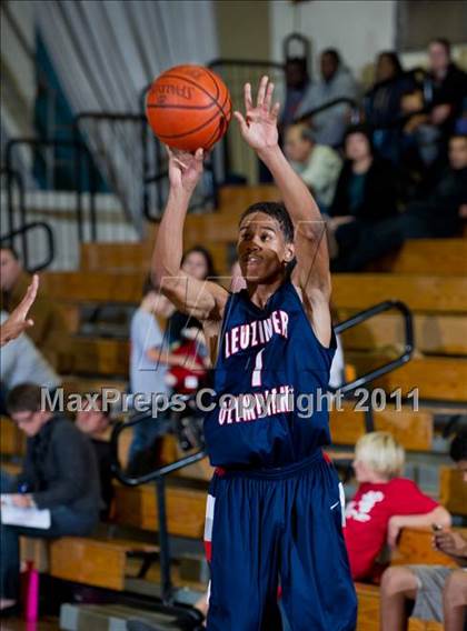 Thumbnail 3 in Leuzinger vs Ocean View (Santa Barbara Holiday Classic) photogallery.