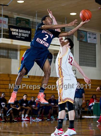 Thumbnail 3 in Leuzinger vs Ocean View (Santa Barbara Holiday Classic) photogallery.