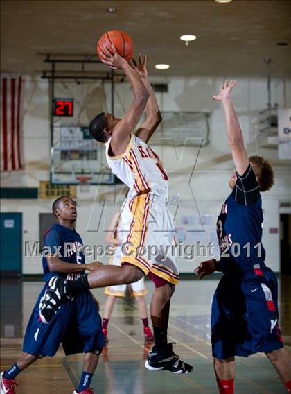 Thumbnail 2 in Leuzinger vs Ocean View (Santa Barbara Holiday Classic) photogallery.