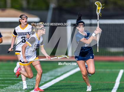 Thumbnail 1 in Huntington @ Commack photogallery.