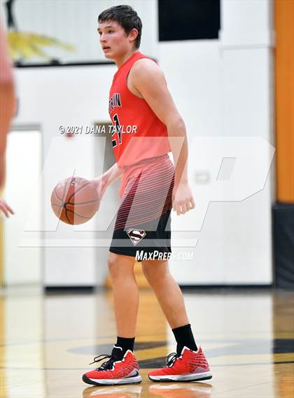 Thumbnail 3 in Gordon @ Strawn photogallery.