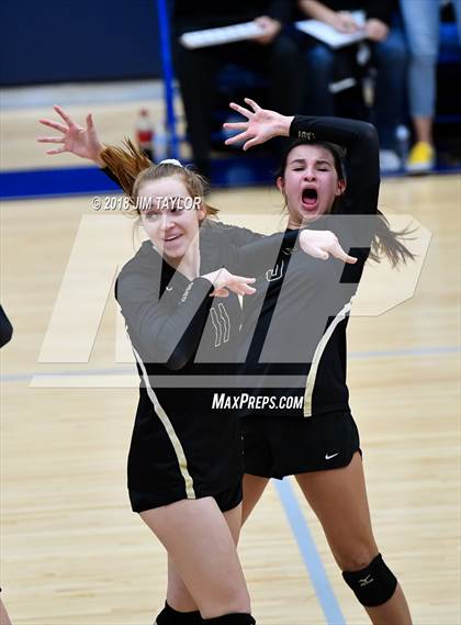 Thumbnail 3 in Crawford vs. Windthorst (UIL 2A Regional Semifinals) photogallery.