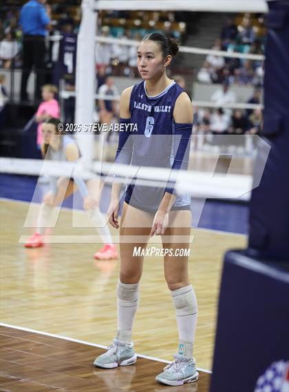 Thumbnail 1 in Ralston Valley vs. Dakota Ridge (CHSAA 5A First Round) photogallery.