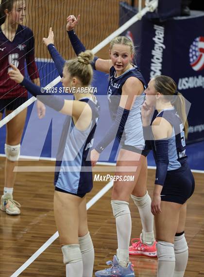 Thumbnail 1 in Ralston Valley vs. Dakota Ridge (CHSAA 5A First Round) photogallery.