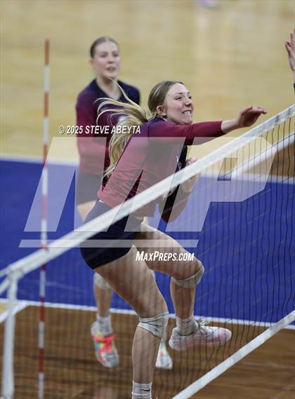 Thumbnail 1 in Ralston Valley vs. Dakota Ridge (CHSAA 5A First Round) photogallery.