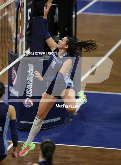 Thumbnail 1 in Ralston Valley vs. Dakota Ridge (CHSAA 5A First Round) photogallery.