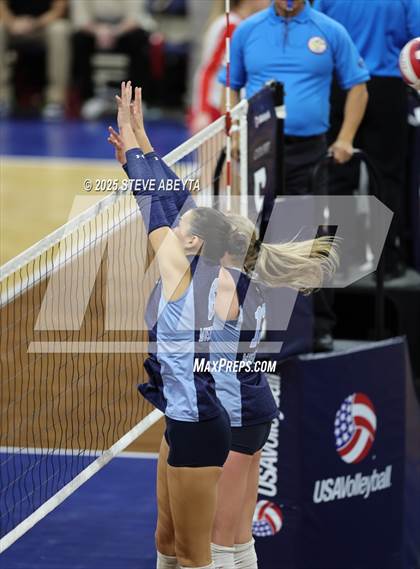 Thumbnail 1 in Ralston Valley vs. Dakota Ridge (CHSAA 5A First Round) photogallery.