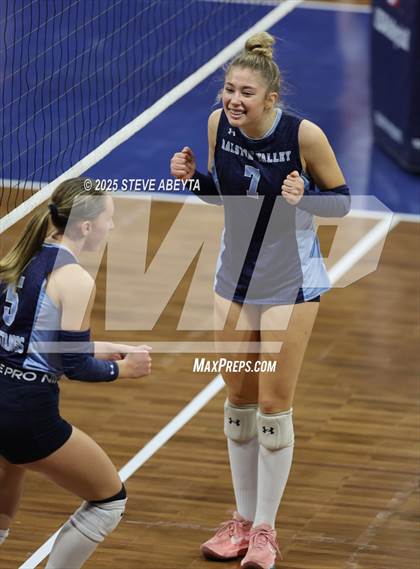 Thumbnail 3 in Ralston Valley vs. Dakota Ridge (CHSAA 5A First Round) photogallery.