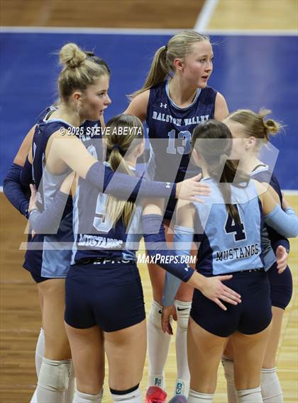 Thumbnail 2 in Ralston Valley vs. Dakota Ridge (CHSAA 5A First Round) photogallery.