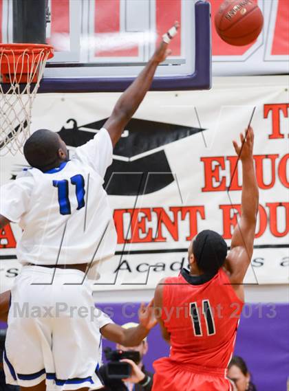 Thumbnail 2 in Lake Highland Prep vs. Clayton (HighSchoolOT.com Holiday Invitational) photogallery.