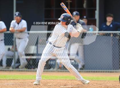 Thumbnail 2 in Bishop Montgomery vs La Salle photogallery.