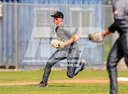 Thumbnail 1 in Bishop Montgomery vs La Salle photogallery.