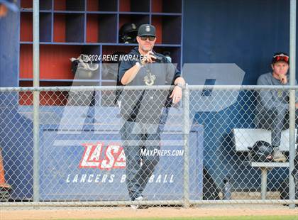 Thumbnail 3 in Bishop Montgomery vs La Salle photogallery.