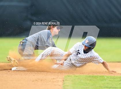 Thumbnail 1 in Bishop Montgomery vs La Salle photogallery.