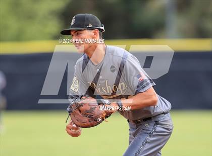 Thumbnail 1 in Bishop Montgomery vs La Salle photogallery.