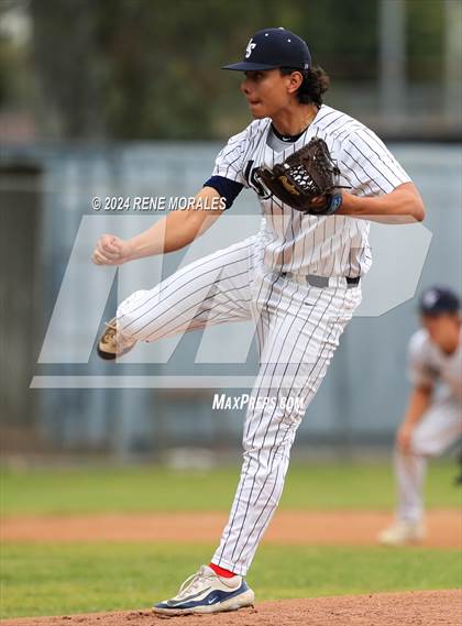 Thumbnail 1 in Bishop Montgomery vs La Salle photogallery.