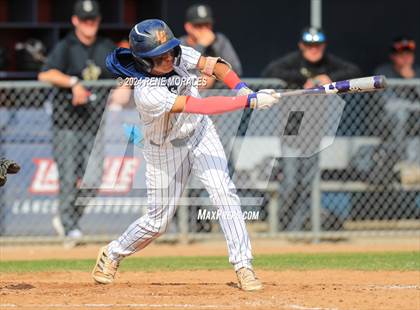 Thumbnail 2 in Bishop Montgomery vs La Salle photogallery.