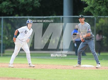 Thumbnail 2 in Bishop Montgomery vs La Salle photogallery.