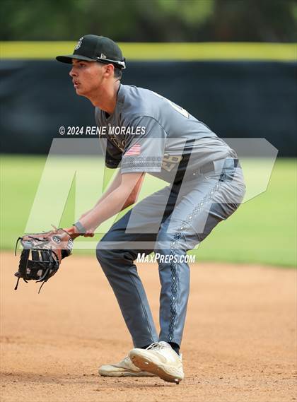 Thumbnail 2 in Bishop Montgomery vs La Salle photogallery.