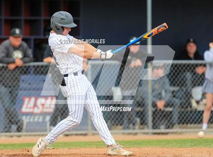 Thumbnail 3 in Bishop Montgomery vs La Salle photogallery.