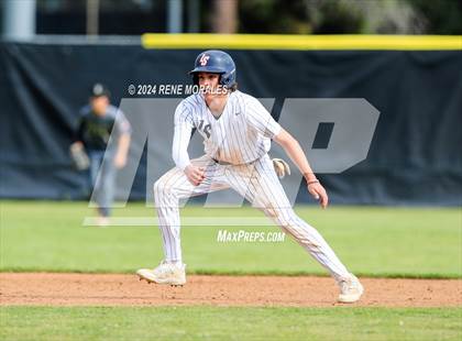 Thumbnail 1 in Bishop Montgomery vs La Salle photogallery.
