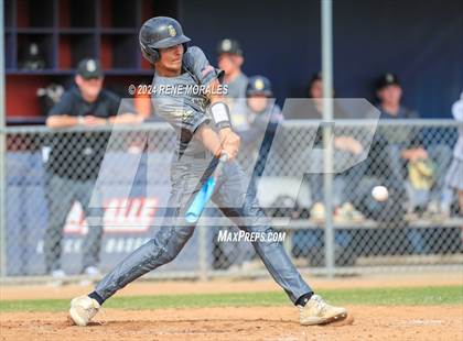 Thumbnail 2 in Bishop Montgomery vs La Salle photogallery.