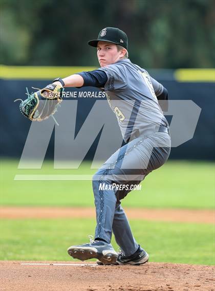 Thumbnail 1 in Bishop Montgomery vs La Salle photogallery.