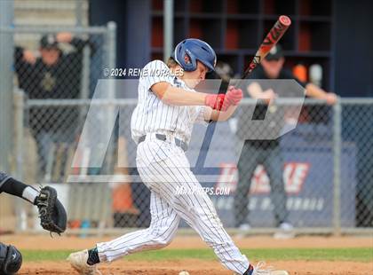 Thumbnail 1 in Bishop Montgomery vs La Salle photogallery.