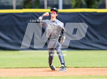 Thumbnail 2 in Bishop Montgomery vs La Salle photogallery.
