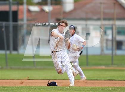 Thumbnail 2 in Bishop Montgomery vs La Salle photogallery.