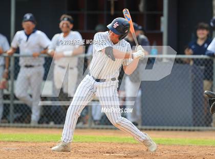 Thumbnail 3 in Bishop Montgomery vs La Salle photogallery.