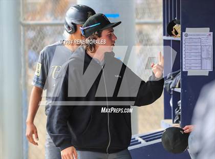 Thumbnail 1 in Bishop Montgomery vs La Salle photogallery.
