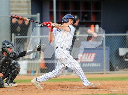 Thumbnail 2 in Bishop Montgomery vs La Salle photogallery.