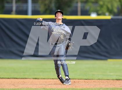 Thumbnail 1 in Bishop Montgomery vs La Salle photogallery.
