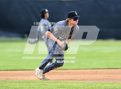 Thumbnail 3 in Bishop Montgomery vs La Salle photogallery.