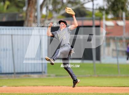 Thumbnail 1 in Bishop Montgomery vs La Salle photogallery.