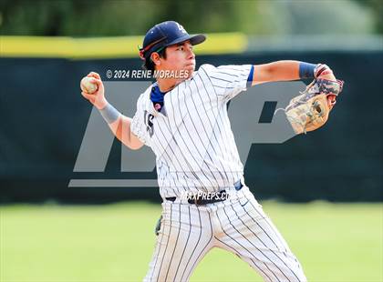Thumbnail 3 in Bishop Montgomery vs La Salle photogallery.