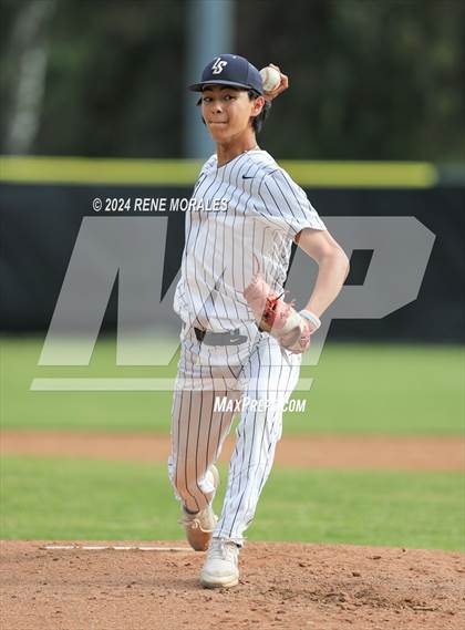 Thumbnail 2 in Bishop Montgomery vs La Salle photogallery.