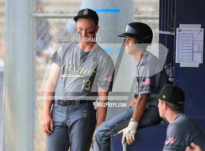 Thumbnail 2 in Bishop Montgomery vs La Salle photogallery.