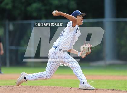 Thumbnail 1 in Bishop Montgomery vs La Salle photogallery.