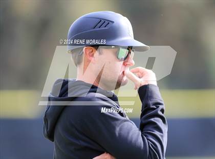 Thumbnail 2 in Bishop Montgomery vs La Salle photogallery.