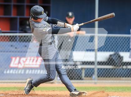 Thumbnail 2 in Bishop Montgomery vs La Salle photogallery.