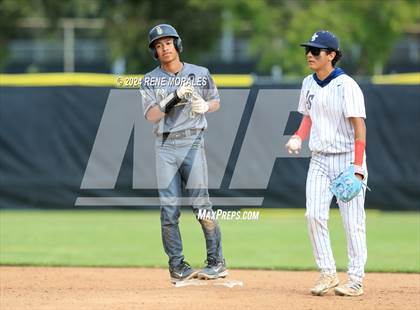 Thumbnail 2 in Bishop Montgomery vs La Salle photogallery.