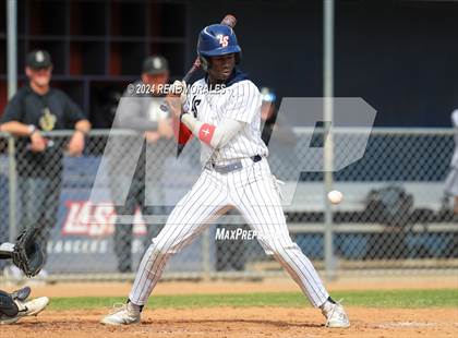 Thumbnail 2 in Bishop Montgomery vs La Salle photogallery.
