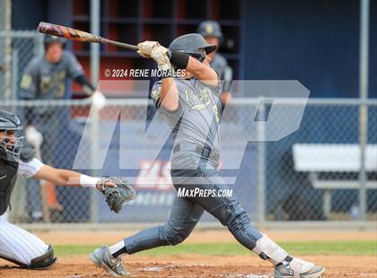 Thumbnail 2 in Bishop Montgomery vs La Salle photogallery.