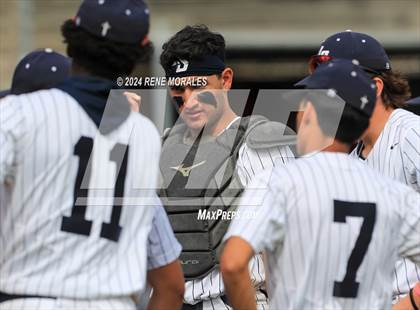 Thumbnail 3 in Bishop Montgomery vs La Salle photogallery.