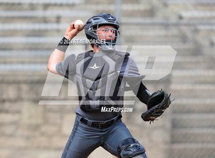 Thumbnail 2 in Bishop Montgomery vs La Salle photogallery.